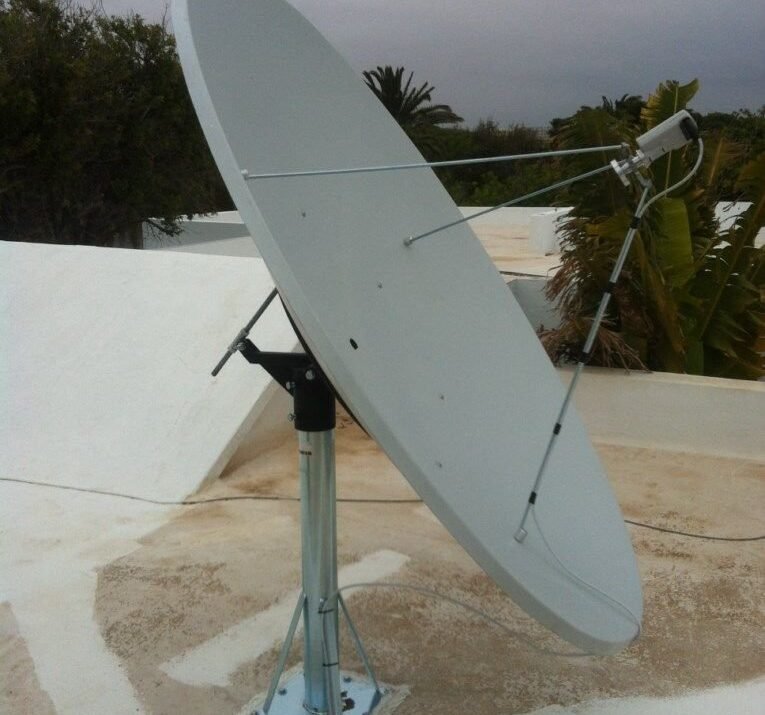 Colegio Internacional Las Arenas — Cabecera de satélite e IPTV