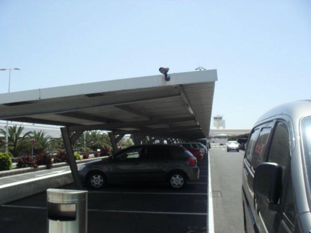 Cámaras de videovigilancia instaladas en el parking del aeropuerto de Lanzarote